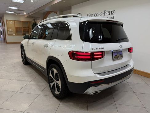 Certified 2025 Mercedes-Benz GLB 250 image 3