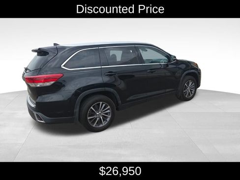 Used 2019 Toyota Highlander XLE AWD/4WD image 3