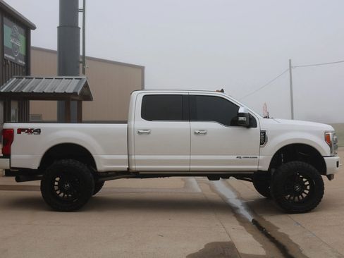 Used 2019 Ford F250 Platinum w/ Platinum Ultimate Package image 2