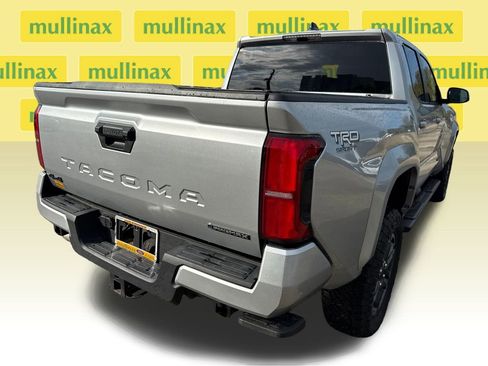 Used 2025 Toyota Tacoma TRD Sport image 4