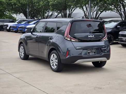 Used 2023 Kia Soul LX image 3