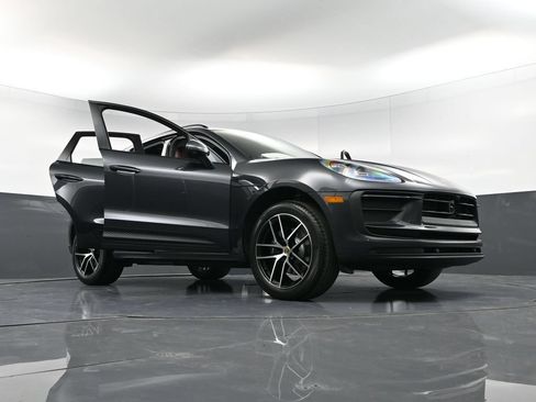 Certified 2026 Porsche Macan AWD/4WD image 38