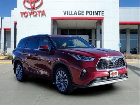 Certified 2022 Toyota Highlander Platinum image 10