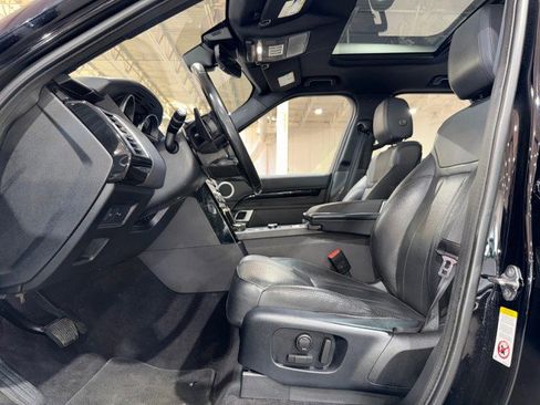 Used 2018 Land Rover Discovery SE image 48