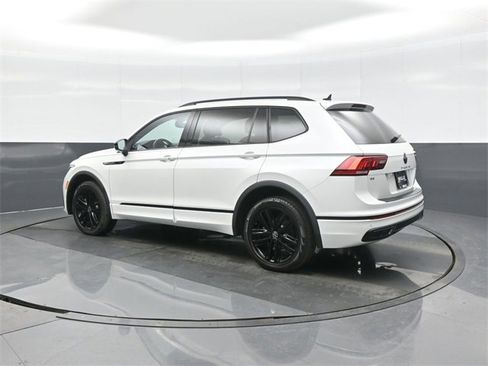 Used 2022 Volkswagen Tiguan SE R-Line image 5