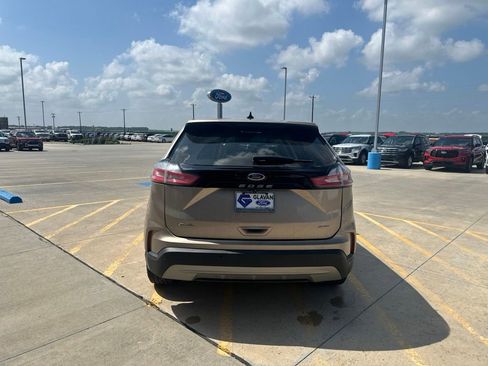 Used 2021 Ford Edge SEL w/ Convenience Package AWD/4WD image 6