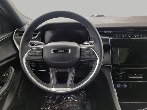 Used 2025 Jeep Grand Cherokee L Laredo AWD/4WD image 6