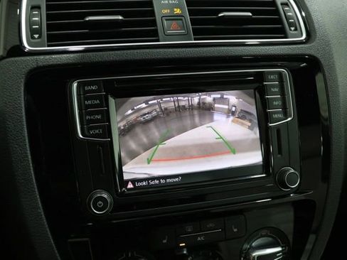 Used 2016 Volkswagen Jetta Sport FWD image 24