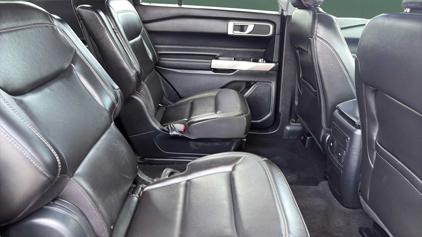 Used 2023 Ford Explorer XLT w/ Equipment Group 202A AWD/4WD image 17