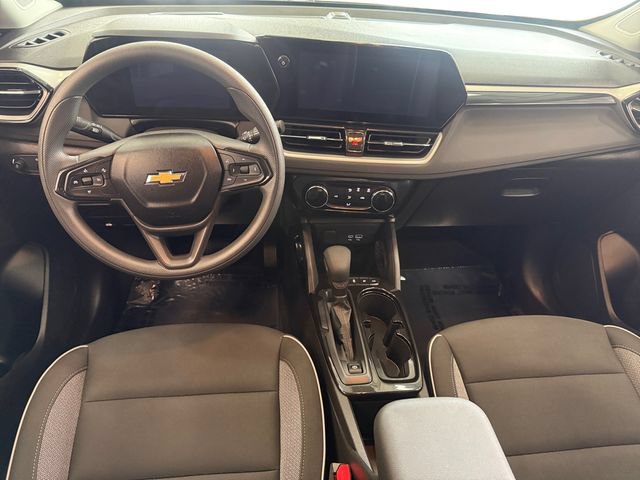 Used 2025 Chevrolet TrailBlazer LT AWD/4WD image 17
