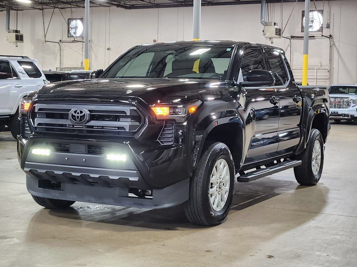 Used 2025 Toyota Tacoma SR5 RWD image 4
