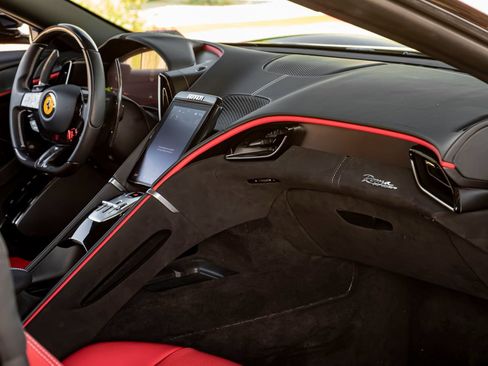 Used 2024 Ferrari Roma Spider RWD image 32