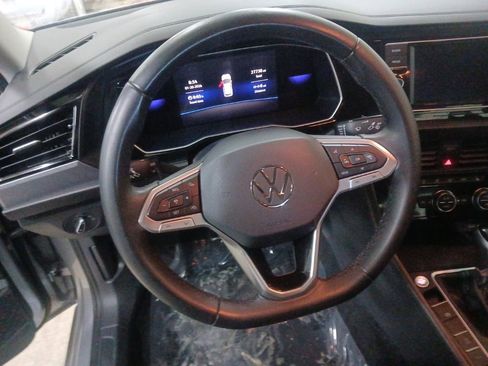 Used 2024 Volkswagen Jetta SE image 15