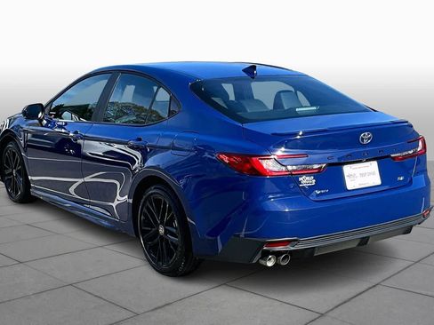 Used 2025 Toyota Camry SE image 12