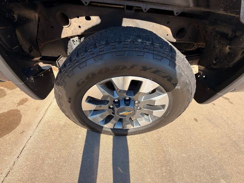 Used 2024 Chevrolet Silverado 2500 Custom w/ Custom Convenience Package image 15