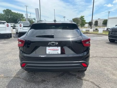 New 2026 Chevrolet Trax LT w/ Midnight Edition FWD image 4