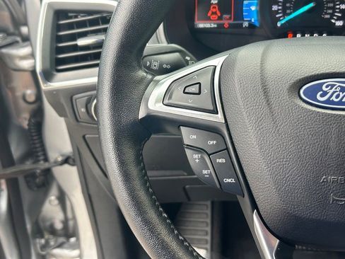 Used 2022 Ford Edge Titanium image 38