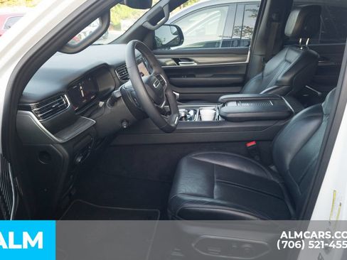 Used 2024 Jeep Wagoneer L Series II RWD image 8