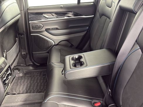 Used 2023 Jeep Grand Cherokee Trailhawk w/ Luxury Tech Group III AWD/4WD image 24