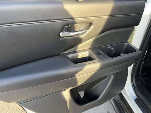 Used 2024 Nissan Pathfinder SL w/ SL Premium Package image 12