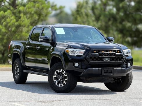 Used 2019 Toyota Tacoma TRD Off-Road w/ Technology Package RWD image 13