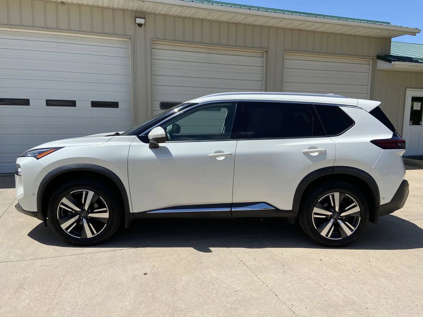Used 2023 Nissan Rogue SL w/ SL Premium Package AWD/4WD image 4