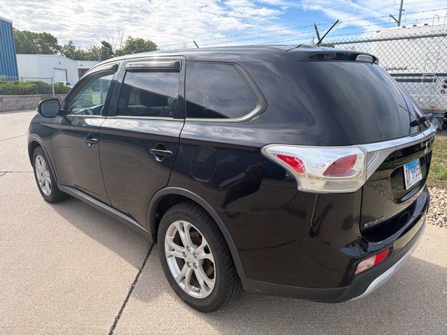 Used 2015 Mitsubishi Outlander SE AWD/4WD image 4