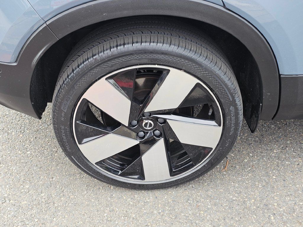 Used 2023 Volvo XC40 Recharge Ultimate AWD/4WD image 9