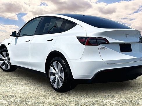 Used 2023 Tesla Model Y Long Range AWD/4WD image 4