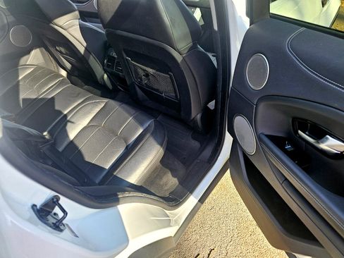 Used 2017 Land Rover Range Rover Evoque SE image 15