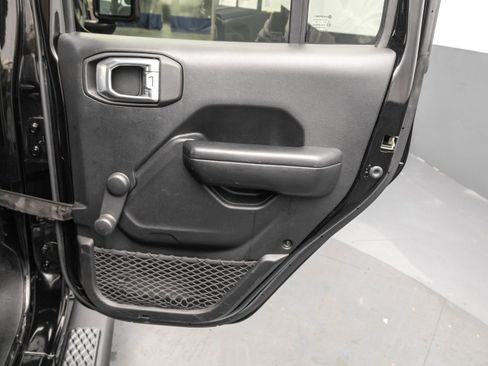 Used 2021 Jeep Gladiator Sport image 37