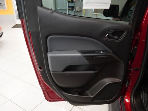 Used 2018 Chevrolet Colorado Z71 AWD/4WD image 19