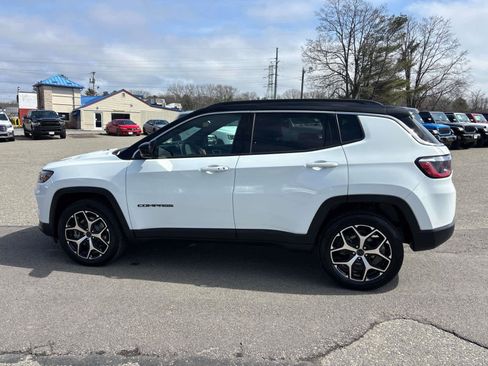 Certified 2025 Jeep Compass Limited AWD/4WD image 6