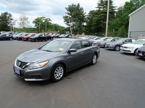 Used 2018 Nissan Altima 2.5 S w/ S Convenience Package FWD image 1