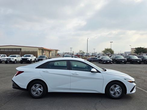 New 2026 Hyundai Elantra SE image 8