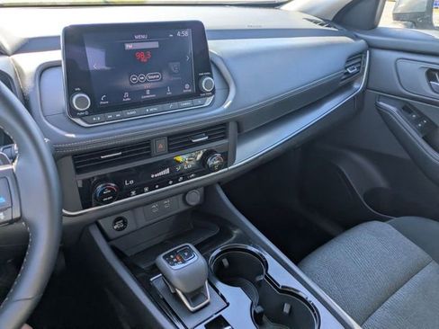 Used 2025 Nissan Rogue SV FWD image 20