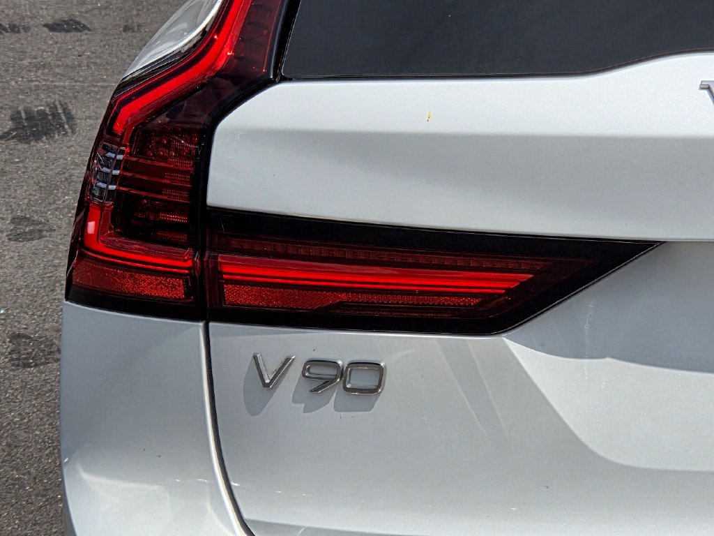 Used 2025 Volvo V90 B6 Cross Country Ultra w/ Protection Package Premier AWD/4WD image 35