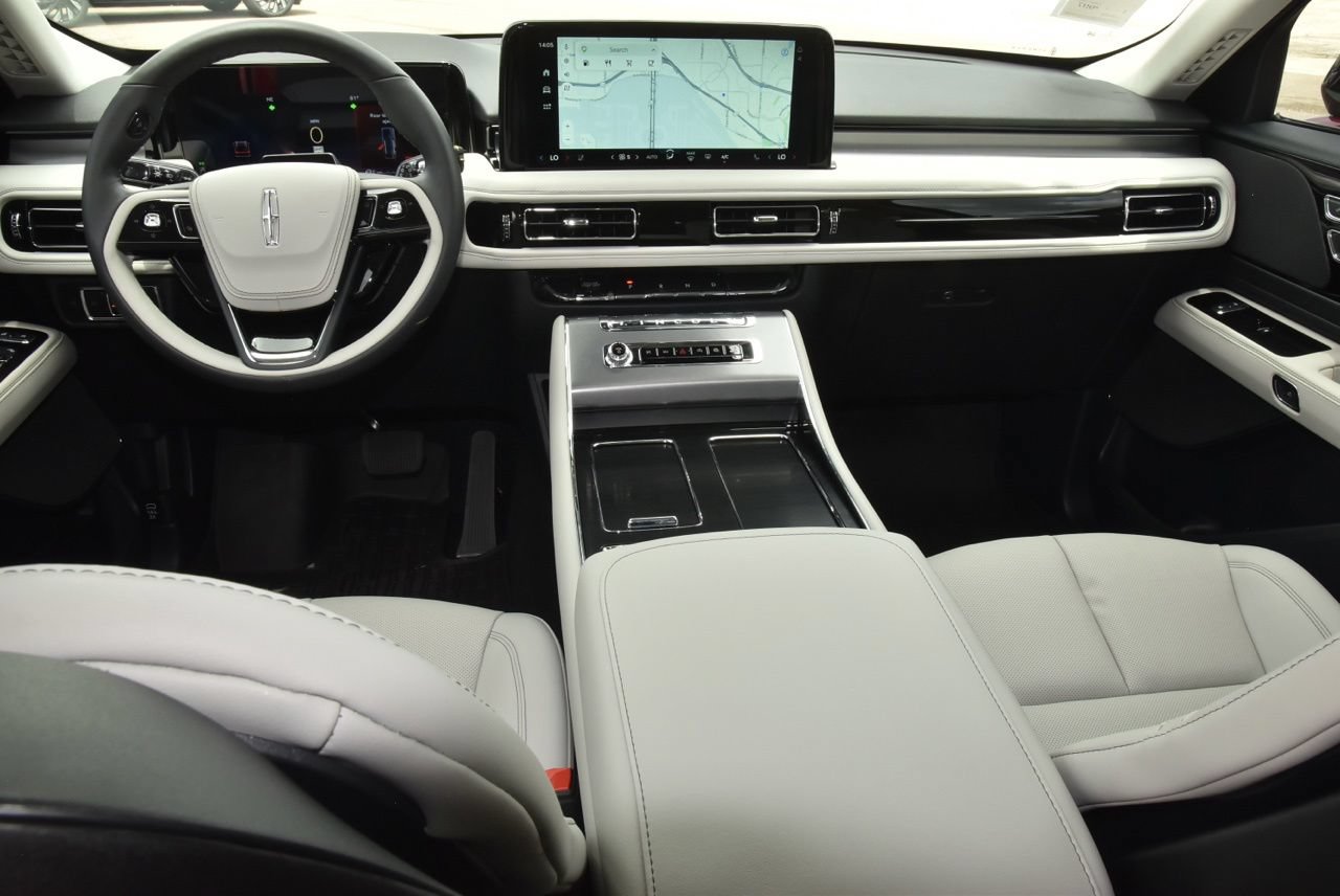 New 2026 Lincoln Aviator AWD image 17