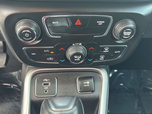 Used 2020 Jeep Compass Latitude FWD image 16