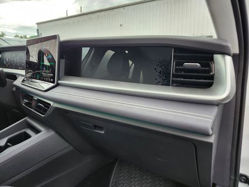 Used 2026 Volkswagen Tiguan SE AWD/4WD image 12