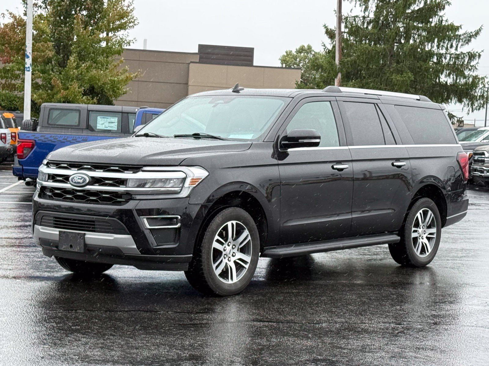 Used 2024 Ford Expedition Max Limited AWD/4WD image 8