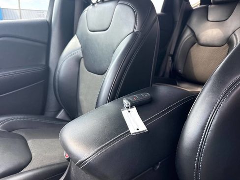 Used 2019 Jeep Cherokee Latitude Plus image 24