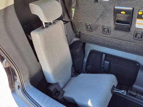Used 2023 Toyota Sienna LE AWD/4WD image 28
