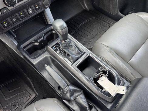 Used 2017 Toyota Tacoma TRD Sport w/ Premium & Technology Package image 17