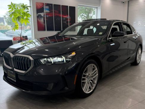 Used 2025 BMW 530i RWD image 3