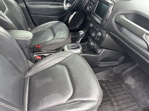 Used 2019 Jeep Renegade Limited w/ LED Lighting Group AWD/4WD image 38