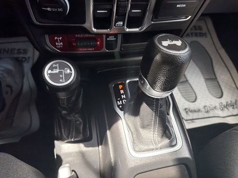 Used 2024 Jeep Wrangler Unlimited AWD/4WD image 23