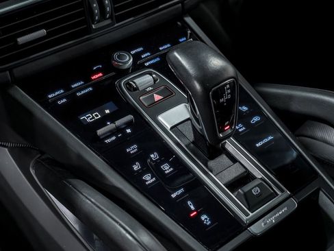 Used 2022 Porsche Cayenne Turbo AWD/4WD image 28