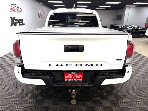 Used 2020 Toyota Tacoma TRD Sport w/ Technology Package AWD/4WD image 13