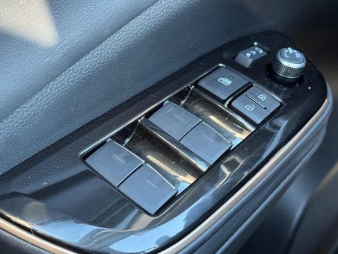 Used 2025 Toyota Crown Signia Limited image 25